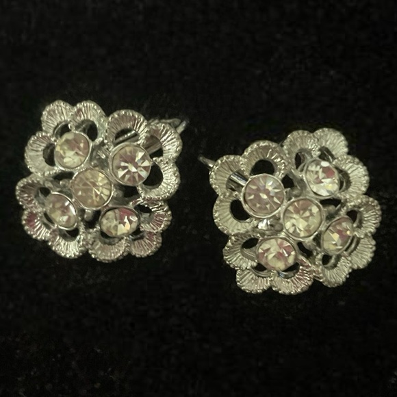 VTG 1969 Sarah Coventry “Demi-Flower” Silver Tone Rhinestone Clip On Earrings - Picture 5 of 9